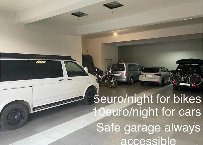 Demi Old Town - Garage Parking